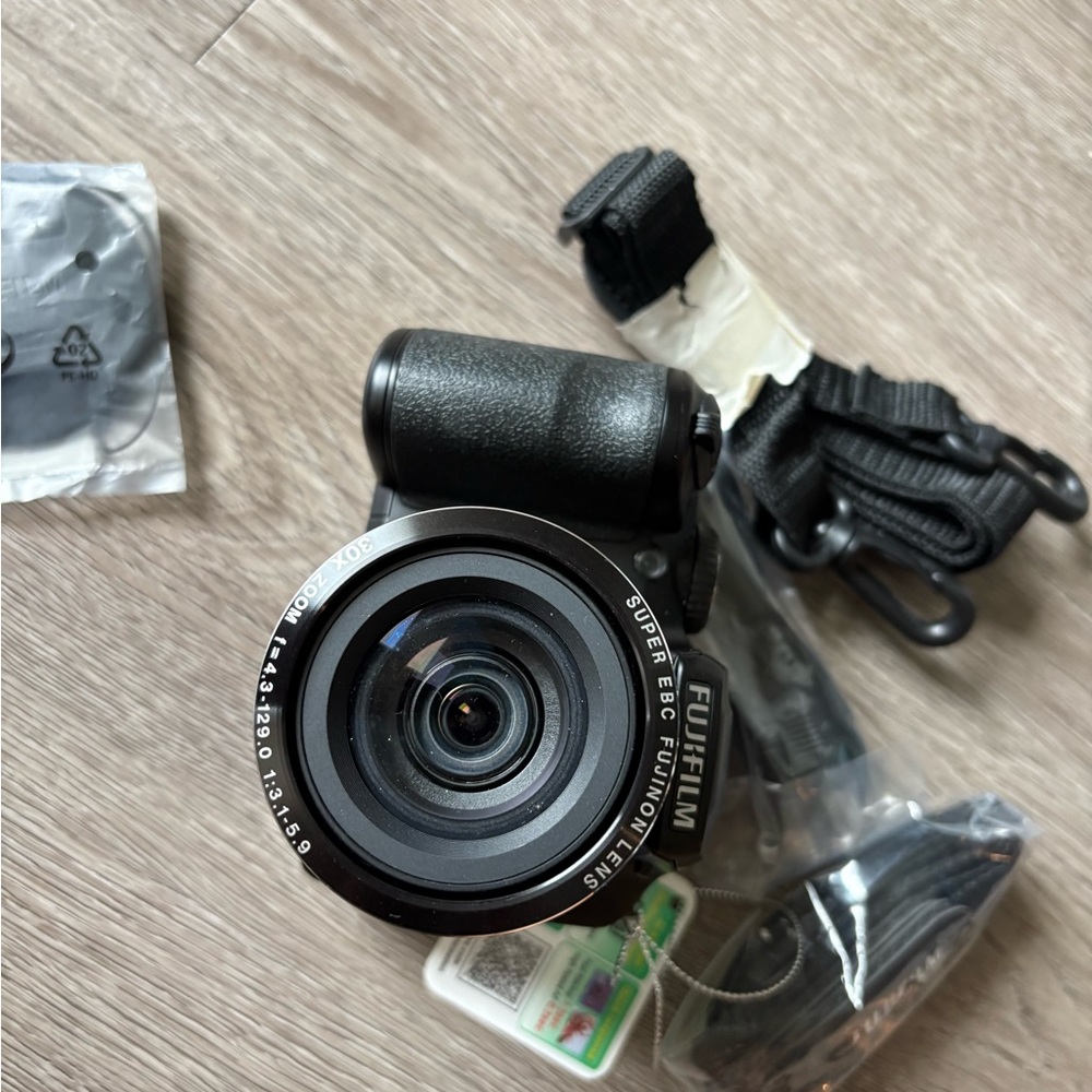 Fujifilm FinePix S Series S6800 16.0MP Digital C (Kit w/ AF 24-720mm Lens)